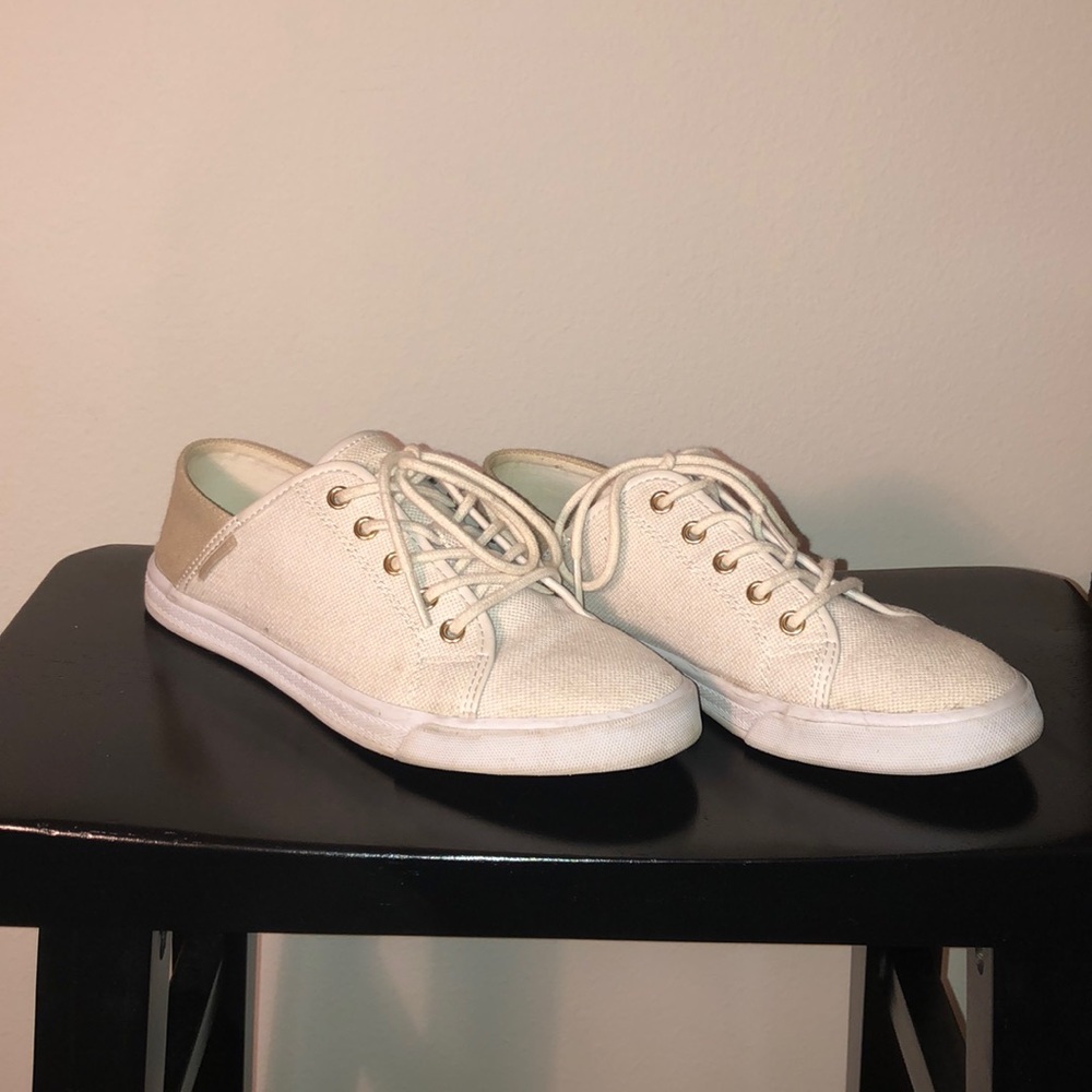 Tennis Shoes